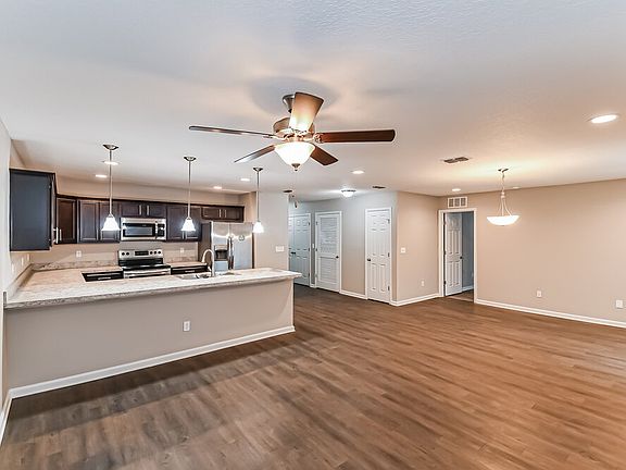 4th image of 1319 Sarahs Landing Dr
