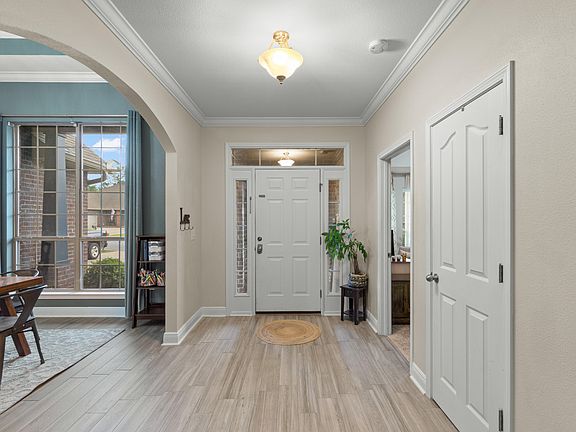 3rd image of 711 Lime Ln