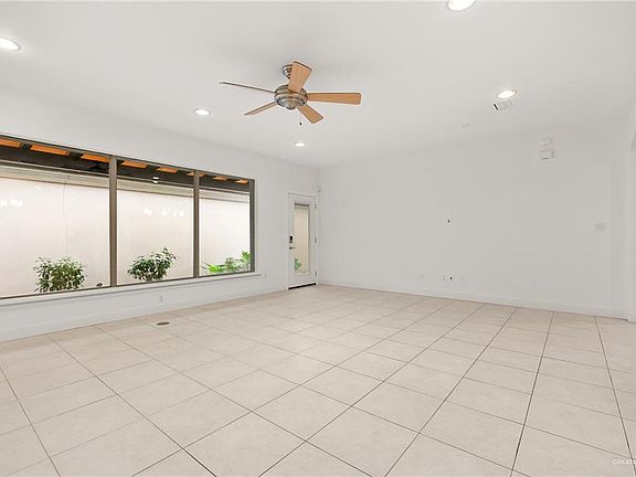 2nd image of 612 E Thornhill Ave
