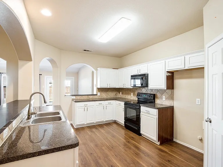 14536 Crystal Lake Dr — Photo 11