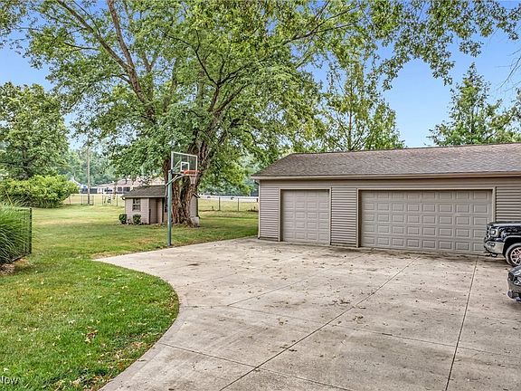4th image of 988 Beechwood Dr