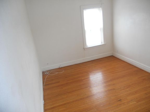 4th image of 7529 Parkdale Ave