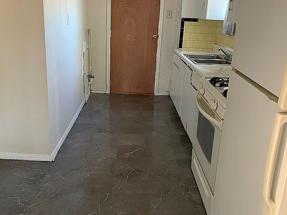 Kitchen with w/d hookups 
