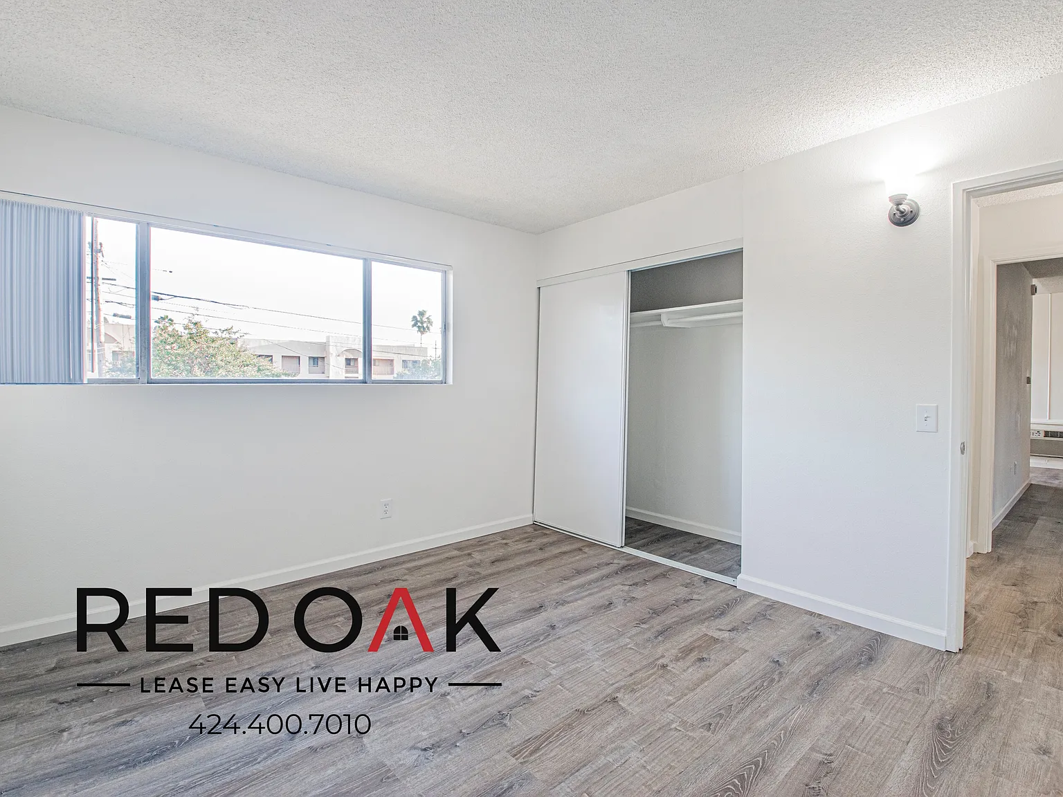 ~Low Deposit~ Sun-Drenched Two Bedroom With Eat-In Kitchen, Air Conditioning, And Included Parkin... — Photo 3