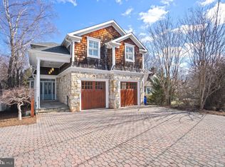 4733 Old Dominion Dr, Arlington, VA 22207