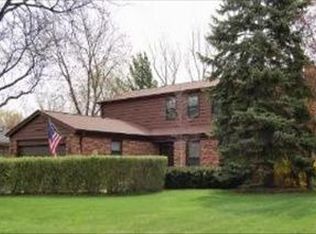 1055 E Cooper Dr, Palatine, IL 60074