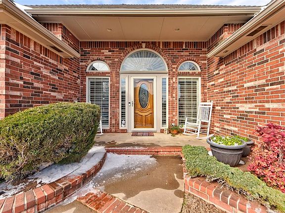 2nd image of 10901 Wineview Dr