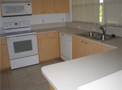 5th image of 832 SW Canary Ter