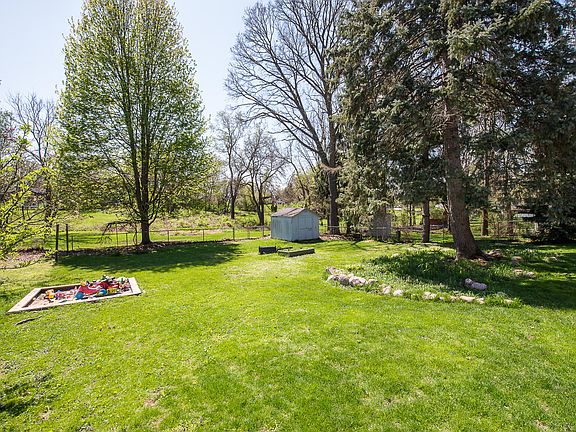 5th image of 308 Oak Tree Dr