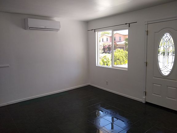 5th image of 8623 Garibaldi Ave