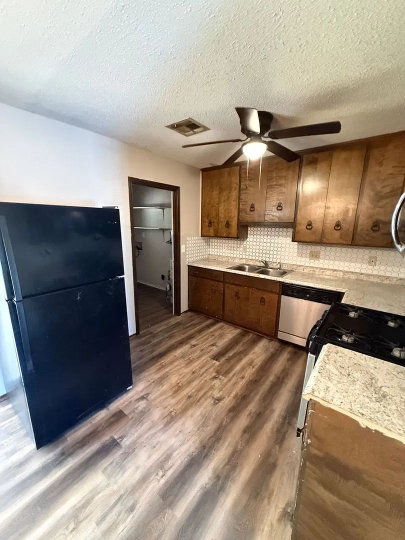 3 bed, 2.0 bath, 1348 sqft, $1,200 — Photo 4