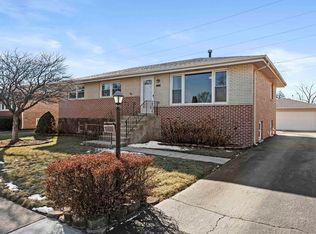 10600 S Michael Dr, Palos Hills, IL
