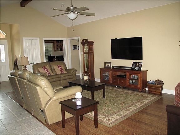 4th image of 312 Cocopa Dr