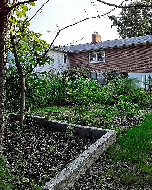 2nd image of 437 Imperial St
