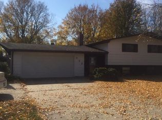 717 17th St, Windom, MN 56101