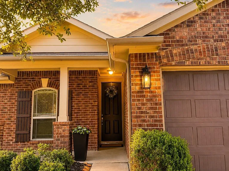 2310 Corry Crest Cir — Photo 1