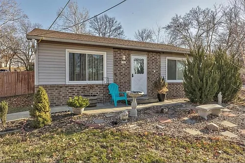 449 E Park Ave Photo 1