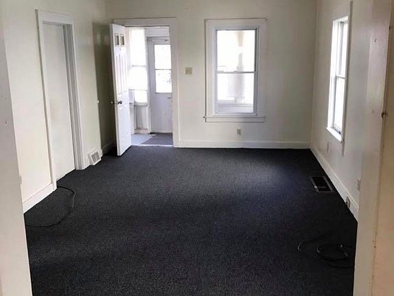 3rd image of 4 Grinnell Ave