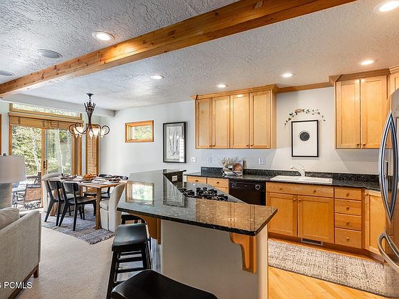 4th image of 2442 Deer Lake Dr