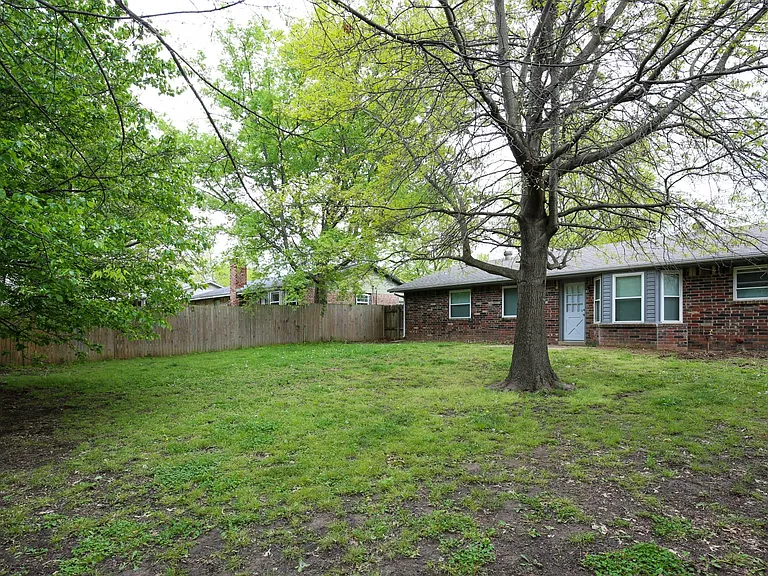 2010 W Toledo St — Photo 33