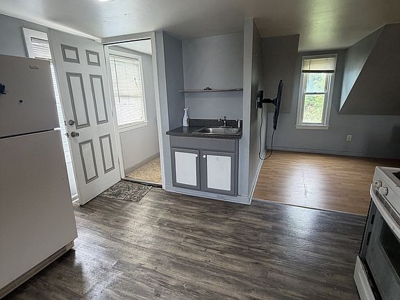 2nd image of 199 Belleville Ave #3