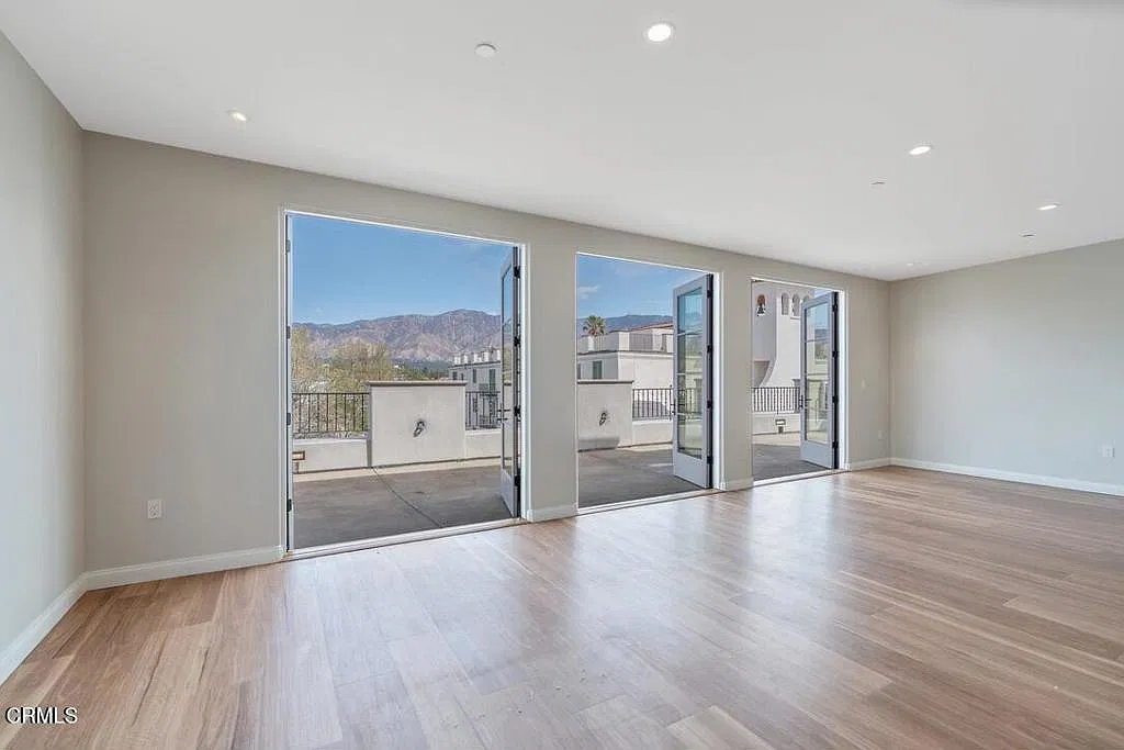 3 bed, 3.0 bath, 2114 sqft, $8,800 — Photo 4