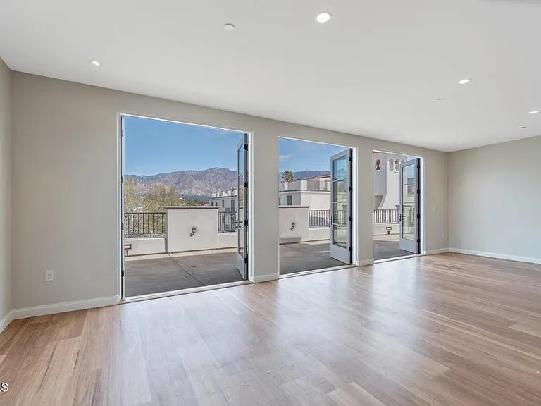 533 E Union St #501 — Photo 4