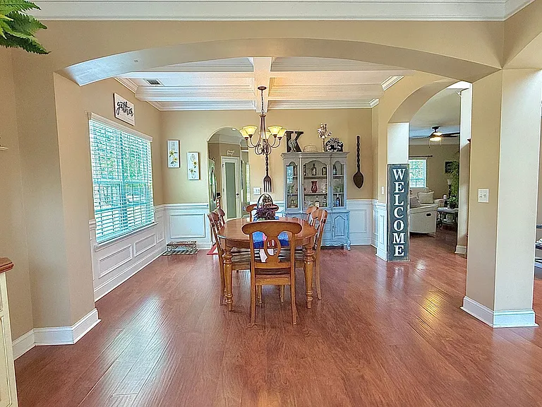 470 Briarcrest Dr NE — Photo 5