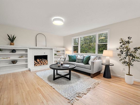 3rd image of 39 Heather Dr