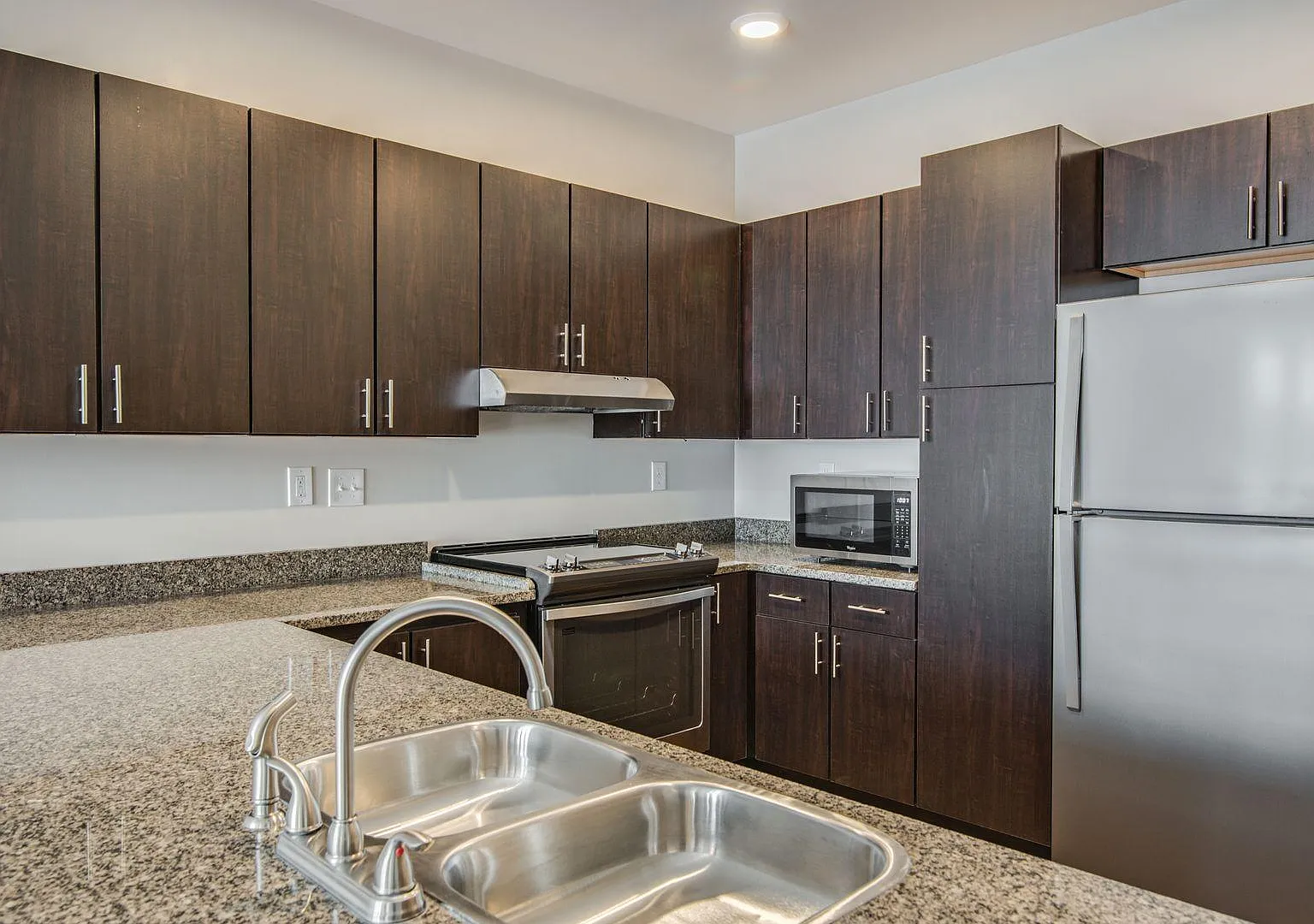 Marvel Apartments — Photo 2
