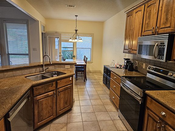 3rd image of 2426 Newark Cir
