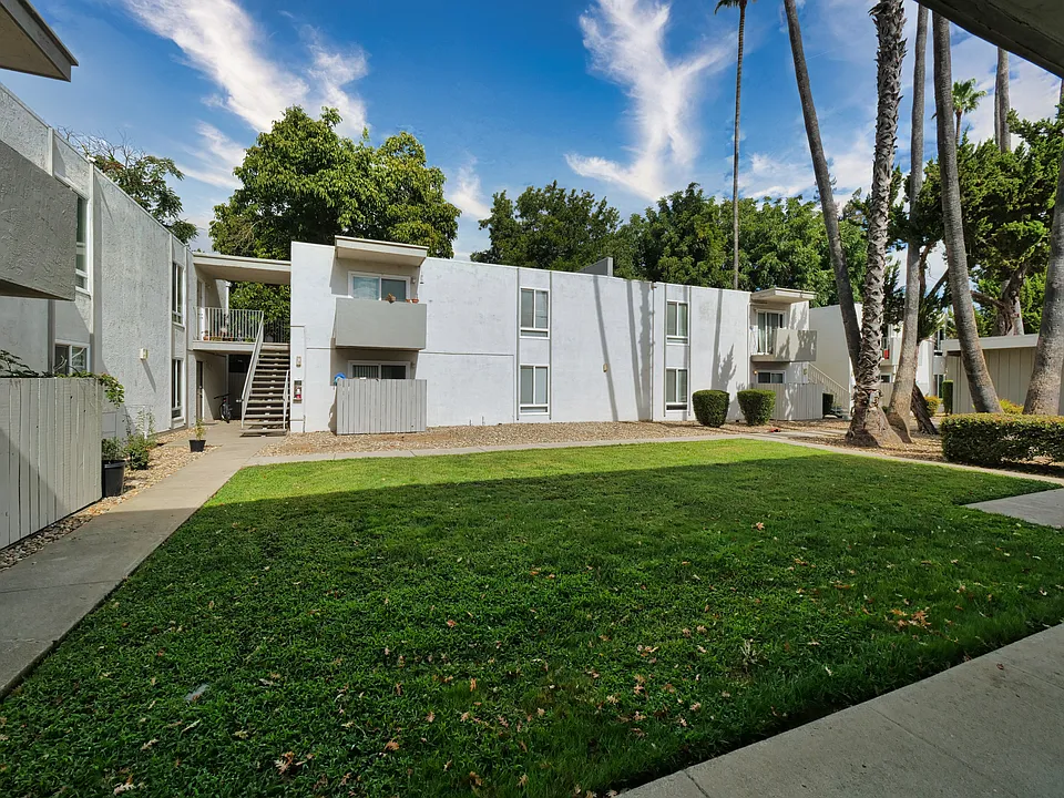River House Apartments