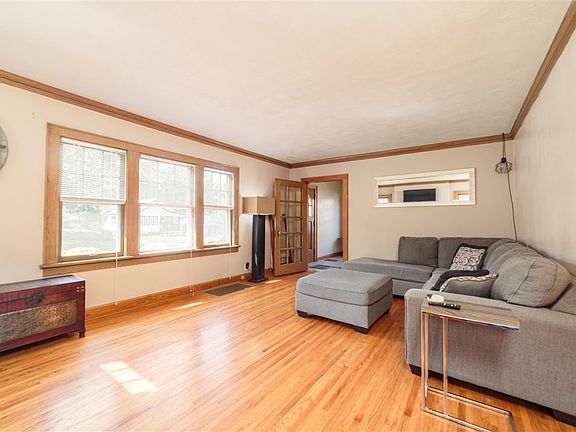 4th image of 611 N London Ave