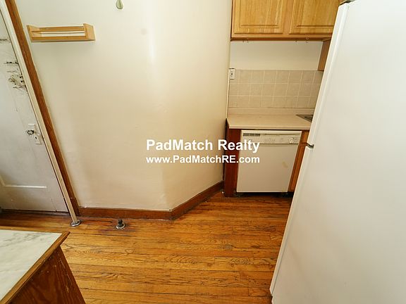 4th image of 240 Kelton St APT 9