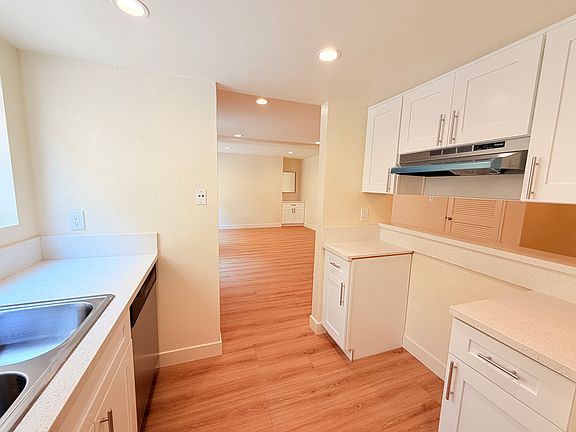 5th image of 214 N Louise St APT 6