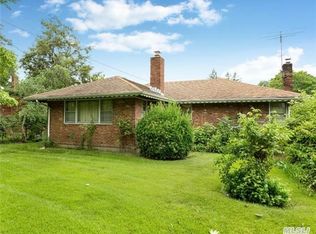 1105 McDonald Pl, Baldwin, NY 11510