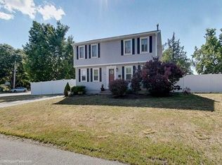19 Child Ln, Warwick, RI 02886