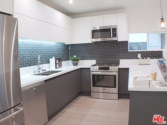 5th image of 119 N Manhattan Pl #119