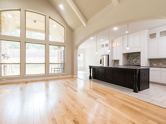 4th image of 10004 Broiles Ln