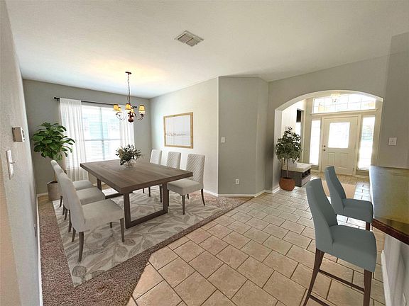 4th image of 1906 Pecan Grove Dr