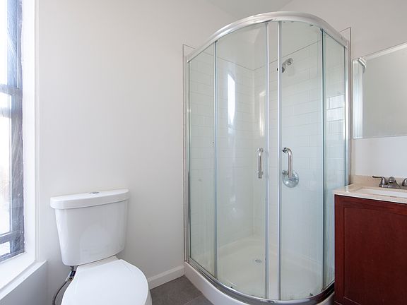5th image of 229 E 11th St #18