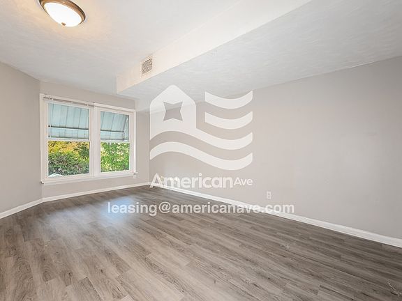462440_002_living_room_14113062.jpg