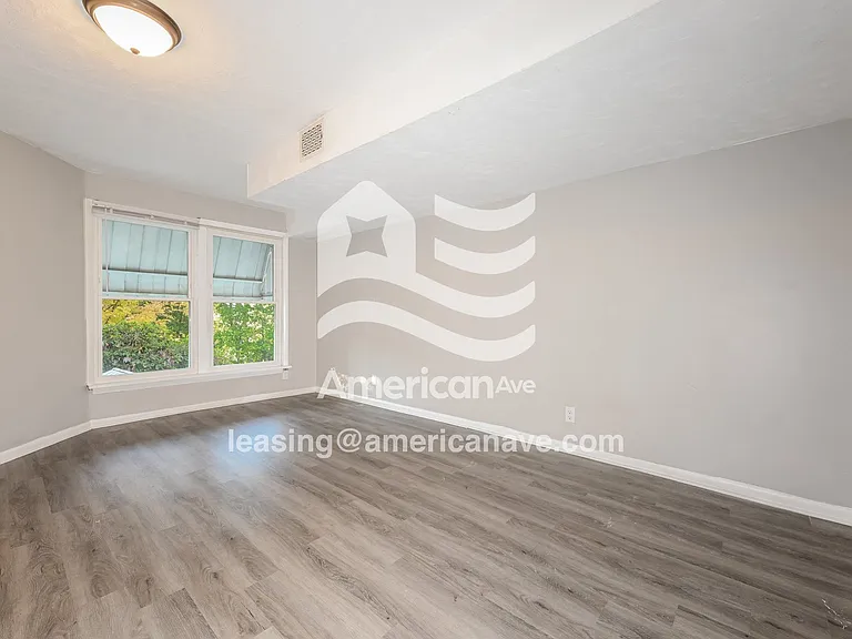 462440_002_living_room_14113062.jpg