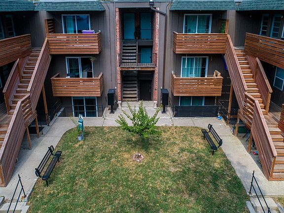 2nd image of 423-427 Maple Blvd #427-5E