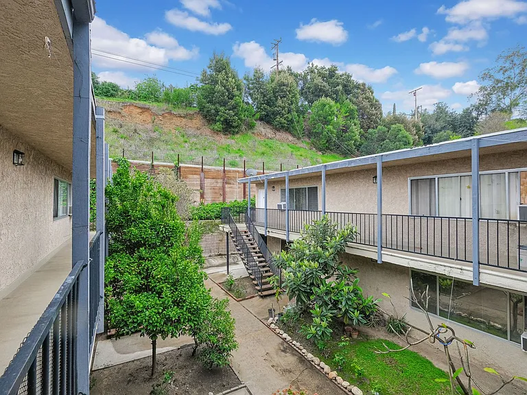 Ramona Garden Apartments — Photo 16