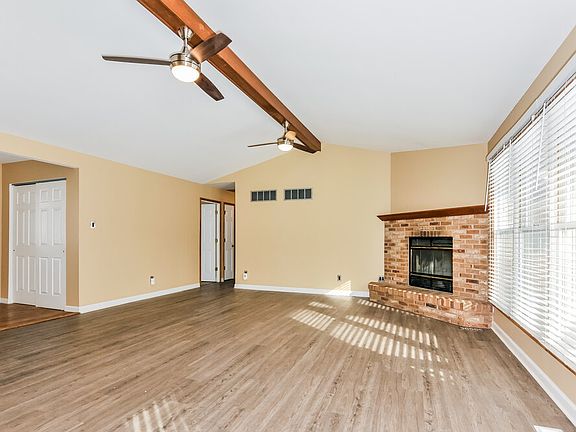 5th image of 1060 Riverwood Place Dr