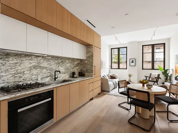 517 W 29th St APT 2E, New York, NY 10001