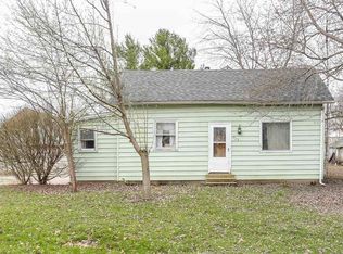 205 E Chester St, Chestnut, IL 62518