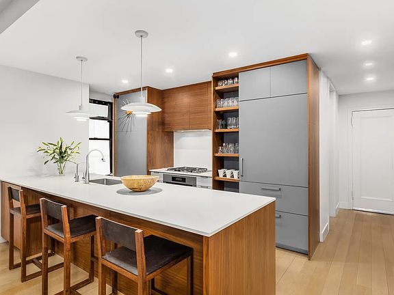 5th image of 322 W 72nd St #3A