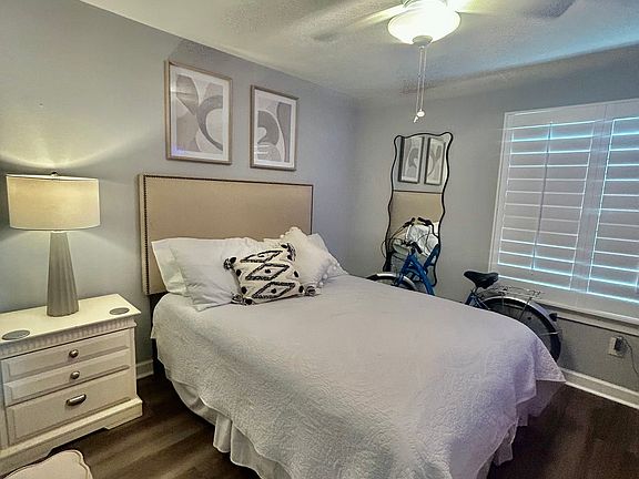 4th image of 6545 N Lagoon Dr #A